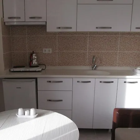 Lejlighedshotel Ada Butik *